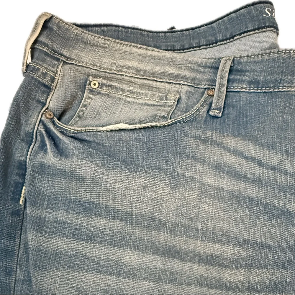 Levi's Signature Women's Jeans Size W42 L30 Modern Skinny Distressed Stretch - Picture 3 of 13